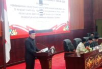 Anggota DPRD Kabupaten Murung Raya Sutrisno saat menyampaikan pandangan Fraksi PPP dalam rapat paripurna DPRD terkait Ranperda perubahan Perda Nomor 09 Tahun 2016 tentang pembentukan dan susunan perangkat daerah (foto: Maya)