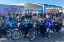 SOSIAL BHAYANGKARA – Kapolda Kalimantan Selatan Irjen Pol Dr Rosyanto Yudha Hermawan melepas ratusan personel gabungan Polda Kalsel yang akan menyalurkan 2.244 paket sembako hingga ke wilayah pedalaman dan pelosok Kalimantan Selatan dalam rangka Hari Bhayangkara ke-80, di Halaman RTMC Ditlantas Polda Kalsel, Banjarbaru, Kamis (25/6/2026). (foto: Istimewa)