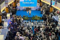 Ribuan pengunjung memadati Atrium Duta Mall Banjarmasin saat malam penutupan Festival Police Expo 2026 yang digelar Polda Kalimantan Selatan, Minggu (28/6/2026). Berbagai rangkaian kegiatan mulai dari kompetisi e-sport, fashion show, hingga pameran pelayanan publik sukses menarik antusiasme masyarakat dalam rangka memeriahkan Hari Bhayangkara ke-80. (Foto: Istimewa/ Iman Satria)
