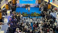 Ribuan pengunjung memadati Atrium Duta Mall Banjarmasin saat malam penutupan Festival Police Expo 2026 yang digelar Polda Kalimantan Selatan, Minggu (28/6/2026). Berbagai rangkaian kegiatan mulai dari kompetisi e-sport, fashion show, hingga pameran pelayanan publik sukses menarik antusiasme masyarakat dalam rangka memeriahkan Hari Bhayangkara ke-80. (Foto: Istimewa/ Iman Satria)
