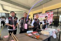 UNGKAP KASUS – Direktur Reserse Kriminal Umum Polda Kalsel Kombes Pol Frido Situmorang didampingi Kabid Humas Kombes Pol Adam Erwindi saat merilis hasil pengungkapan ratusan kasus kriminal di Mapolda Kalsel, Banjarbaru, Senin (29/6/2026). (Foto Istimewa / Iman S) 