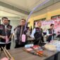 UNGKAP KASUS – Direktur Reserse Kriminal Umum Polda Kalsel Kombes Pol Frido Situmorang didampingi Kabid Humas Kombes Pol Adam Erwindi saat merilis hasil pengungkapan ratusan kasus kriminal di Mapolda Kalsel, Banjarbaru, Senin (29/6/2026). (Foto Istimewa / Iman S) 