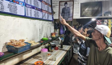 Piala Dunia Belum Dimulai, Warung Kai Adi di Pekapuran sudah Ramai Adu Prediksi