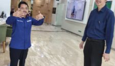 Ketua YLK Intan Banjar, Dr H Fauzan Ramon SH MH didampingi Direktur RS Ciputra Mitra Hospital, dr Sonny Prabowo, MARS, saat diskusi  program perlindungan konsumen dan penguatan pengawasan layanan publik dalam kunjungan ke RS Ciputra Mitra Hospital Banjarmasin di kawasan CitraLand, Jalan A Yani Km 8, Kabupaten Banjar. (foto: Mercy)