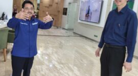 Ketua YLK Intan Banjar, Dr H Fauzan Ramon SH MH didampingi Direktur RS Ciputra Mitra Hospital, dr Sonny Prabowo, MARS, saat diskusi  program perlindungan konsumen dan penguatan pengawasan layanan publik dalam kunjungan ke RS Ciputra Mitra Hospital Banjarmasin di kawasan CitraLand, Jalan A Yani Km 8, Kabupaten Banjar. (foto: Mercy)