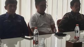 PENGAWASAN KONSUMEN - Ketua YLK Intan Kalimantan, Dr H Fauzan Ramon SH MH, yang menjadi nara sumber pada acara yang digelar Badan Perlindungan Konsumen Nasional (BPKN) di Banjarmasin 
Rabu (3/6/2026) bersama jajaran pengurus lainnya (Foto Mercy )