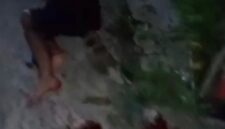 LUKA PARAH – Seorang pria ditemukan bersimbah darah dengan luka tusuk di kawasan Pasar Jahri Saleh, Kelurahan Sungai Jingah, Kecamatan Banjarmasin Utara, Minggu (7/6/2026) pagi. Korban sempat dikira meninggal dunia sebelum diketahui masih hidup. (foto: Istimewa)
