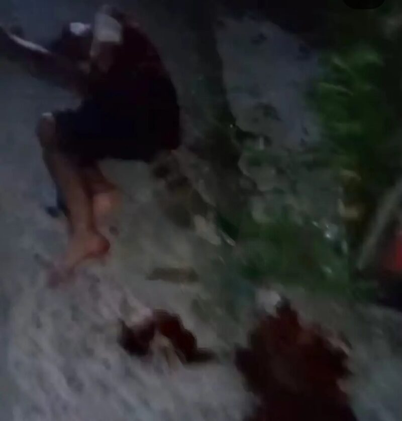LUKA PARAH – Seorang pria ditemukan bersimbah darah dengan luka tusuk di kawasan Pasar Jahri Saleh, Kelurahan Sungai Jingah, Kecamatan Banjarmasin Utara, Minggu (7/6/2026) pagi. Korban sempat dikira meninggal dunia sebelum diketahui masih hidup. (foto: Istimewa)
