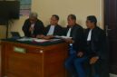 Tim penasihat hukum terdakwa asal Banjarmasin, Bujino A Salan SH MH, Drs Werhan Asmin SH MH MDiv, Imansyah SH dan H Ikhsan Sos SH MH saat mengikuti persidangan lanjutan di Pengadilan Negeri Kuala Kapuas. (foto: istimewa)