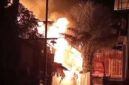KEBAKARAN PEMUKIMAN - Kobaran api mengamuk di kawasan Jalan KS Tubun Gang 2 Damai, Banjarmasin, Jumat (12/6/2026) petang. Sejumlah unit pemadam kebakaran berjibaku memadamkan api agar tidak merembet ke rumah warga lainnya. (foto: istimewa)