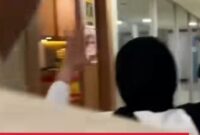 
Usai menghadiri rapat tertutup bersama DPR RI, Kepala Badan Gizi Nasional (BGN) Nanik S Deyang terus berjalan hingga naik mobil tak melayani pertanyaan wartawan (Foto Istimewa)
