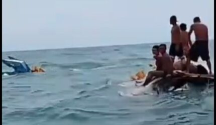 Kapal Perenggek Ikan Terbelah Dua di Laut Kotabaru, Satu Tewas dan Satu Hilang