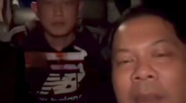 Pengumuman penangkapan tersangka Taufik Hidayat ( belakang ) yang tersebar di media sosial (Tangkapan layar )