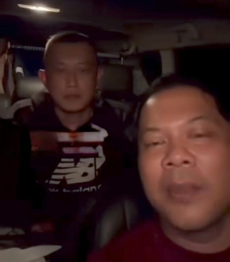 Pengumuman penangkapan tersangka Taufik Hidayat ( belakang ) yang tersebar di media sosial (Tangkapan layar )