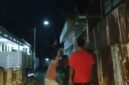 VIDEO VIRAL – Tangkapan layar dari video yang beredar di grup WhatsApp dan media sosial memperlihatkan suasana usai perkelahian berdarah di Jalan Setoyo S, Gang Kita, Banjarmasin Tengah, Selasa (30/6/2026) malam. Peristiwa tersebut menewaskan satu orang dan menyebabkan satu lainnya terluka. (foto: tangkapan layar video viral)