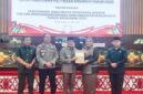 Wakil Ketua I DPRD Mura Dina Maulidah saat menerima Ranperda Pertanggungjawaban APBD Kab. Mura Tahun 2025 dari Wakil Bupati Mura Rahmanto Muhiddin (foto: Maya)