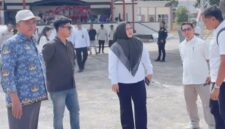 Wakil Ketua I DPRD Kabupaten Murung Raya Dina Maulidah saat meninjau persiapan pelaksanaan MTQ KORPRI VIII Kalteng (foto: istimewa)