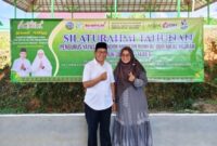 Ketua Komisi I DPRD mura Rejekinoor beserta istri (foto: istimewa)