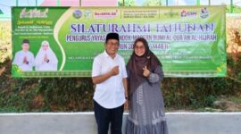 Ketua Komisi I DPRD mura Rejekinoor beserta istri (foto: istimewa)