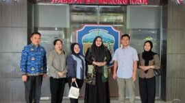 Wakil Ketua I DPRD Mura bersama Ketua Bappemperda DPRD Mura Tuti Marheni saat menerima kunker tim Bappemperda Kab. HSS, Kalsel (foto: istimewa)