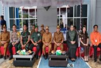 Wakil Ketua DPRD Mura Dina Maulidah (kanan tiga) saat menghadiri upacara siaga Sensus Ekonomi di halaman Kantor BPS Puruk Cahu (foto: istimewa)