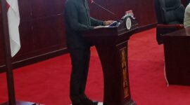 Anggota DPRD Mura Mahyono saat menyampaikan pandangan Fraksi PKB terhadap Raperda tentang Perda nomor 9 tahun 2016 tentang pembentukan dan susunan perangkat daerah(foto: Maya)
