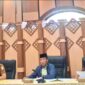 Ketua DPRD Kabupaten Murung Raya Rumiadi (tengah) didampingi Ketua Bapemperda DPRD Mura Tuti Marheni dan Asisten II Setda Mura K. Zen Wahyu Priyatna (foto: istimewa)