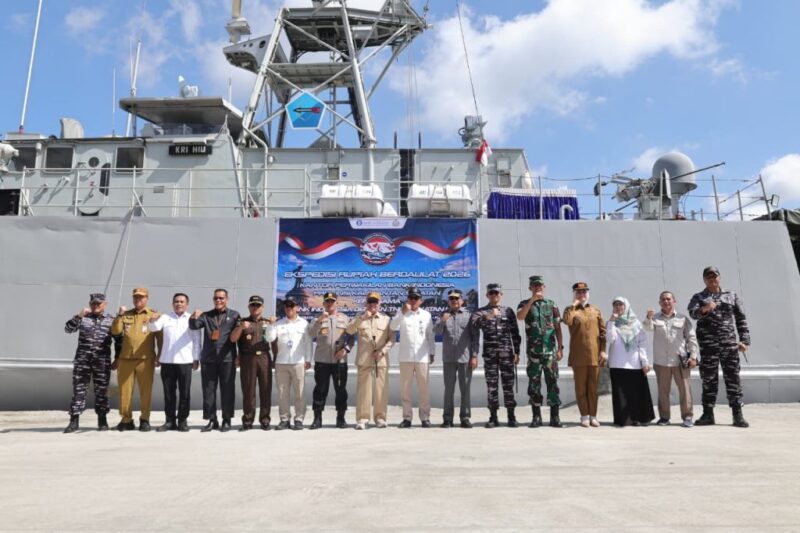 Gubernur Kalsel Haji Muhidin Bersama TNI AL, Polda Kalsel, Ketua DPRD Kalsel, dan Bank Indonesia (foto:adpim)