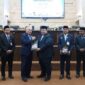 Gubernur Haji Muhidin Terima WTP ke-13 Berturut-turut Laporan Hasil Pemeriksaan Pemprov Kalsel dari BPK RI (foto: adpim)