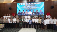 Gubernur H. Muhidin Pimpin Pembentukan Satgas Karhutla dan Pengawasan Pendistribusian BBM di Kalimantan Selatan (foto:adpim)
