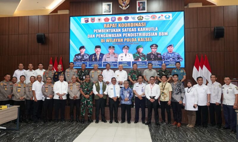 Gubernur H. Muhidin Pimpin Pembentukan Satgas Karhutla dan Pengawasan Pendistribusian BBM di Kalimantan Selatan (foto:adpim)