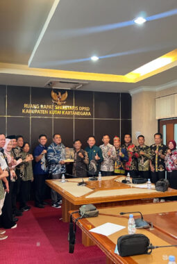 Bapemperda DPRD Murung Raya Kaji Banding ke Kutai Kartanegara,Tingkatkan Kualitas Produk Hukum Daerah