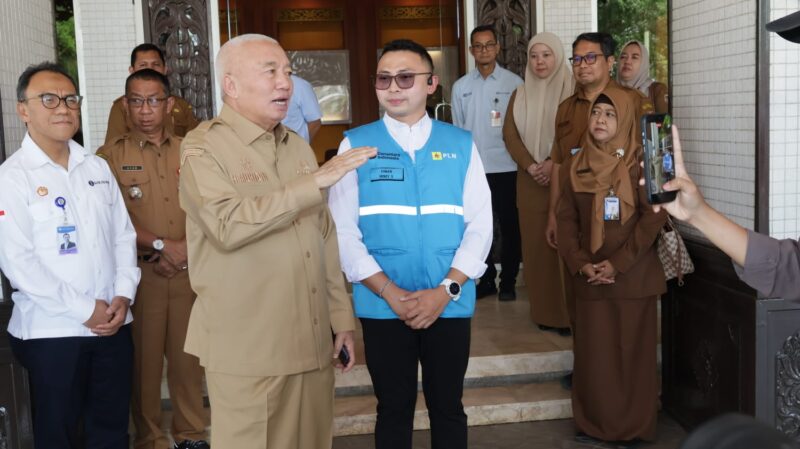 Ditinjau Gubernur Haji Muhidin Lokasi Rencana Pembangunan 5 SPKLU di Kawasan Kantor Gubernur Km 0 Banjarmasin (foto:adpim)
