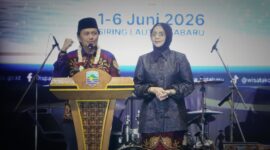 Wakil Gubernur Kalsel, H. Hasnuryadi Sulaiman bersama istri drg. Hj. Ellyana Trisya Hasnuryadi