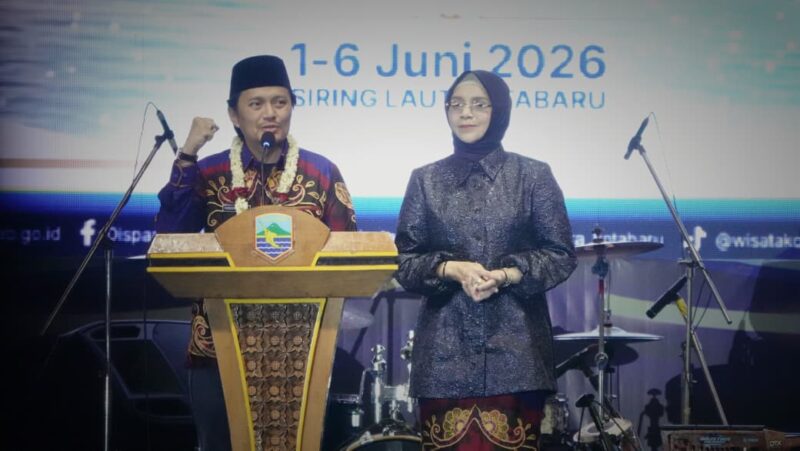 Wakil Gubernur Kalsel, H. Hasnuryadi Sulaiman bersama istri drg. Hj. Ellyana Trisya Hasnuryadi