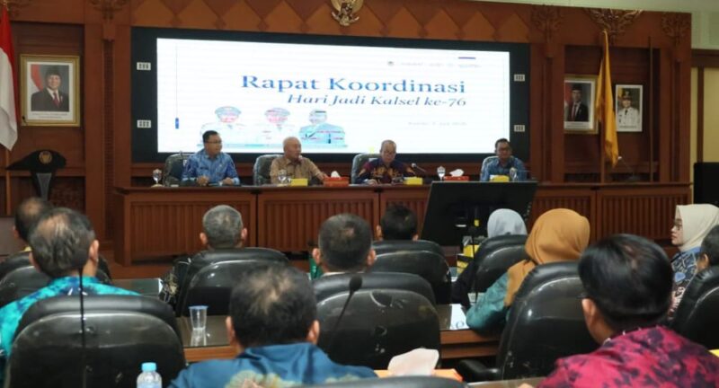 Gubernur H. Muhidin Pimpin Rapat Mantapkan Persiapan Hari Jadi ke-76 di Masjid Syekh Muhammad Arsyad Al- Banjari Kawasan Perkantoran Pemprov (foto:adpim)