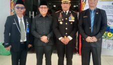 Ketua Komisi I DPRD Mura Rejekinoor (kiri dua) usai Upacara Peringatan HUT ke-80 Bhayangkara di halaman Kantor Bupati (foto: Maya)
