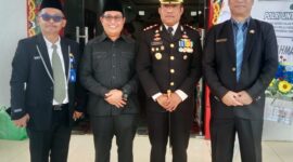 Ketua Komisi I DPRD Mura Rejekinoor (kiri dua) usai Upacara Peringatan HUT ke-80 Bhayangkara di halaman Kantor Bupati (foto: Maya)
