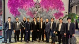 DELEGASI INDONESIA – Delegasi Indonesia yang terdiri dari unsur perusahaan, praktisi, akademisi, dan profesional berfoto bersama usai mengikuti rangkaian diskusi terkait pengembangan energi berkelanjutan dalam ajang Asia Sustainable Energy Week 2026 di Bangkok, Thailand. Tampak Direktur Utama PT Hayau Berait Bersama Grup, Muhammad Nanda, bersama para peserta lainnya. (foto: istimewa)
