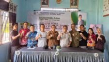 Anggota DPRD Kabupaten Murung Raya Rejekinoor saat melaksanakan kegiatan reses di Desa Puruk Kambang, Kecamatan Tanah Siang Selatan. (foto: istimewa)
 