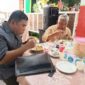 HADIRI MILAD – Ketua Umum dan Pembina Forum Kerukunan dan Pemerhati Warga Kalimantan (FKPWK) Kalsel H Junaidi dan H Rahmat Fadillah SH menghadiri tasyakuran Hari Ulang Tahun ke-52 Owner Istana Motor H.M. Suyanto di Banjarmasin, Jumat (10/7/2026). (foto: istimewa)