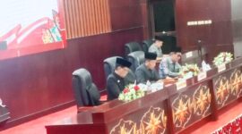 Rapat Paripurna DPRD Kabupaten Murung Raya dalam agenda penyerahan KUA-PPAS RAPBD Tahun Anggaran 2027 serta penyampaian hasil reses anggota DPRD di Ruang Rapat Paripurna DPRD Murung Raya. (foto: Maya)
