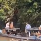 EVAKUASI KORBAN – Warga Desa Tumbang Lahang bersama tim gabungan bergotong royong mengevakuasi jasad Bripda Nopandri Ramadhana yang ditemukan mengapung di aliran Sungai Katingan, Sabtu (4/7/2026). Proses evakuasi dilakukan secara hati-hati agar jenazah tidak kembali hanyut terbawa derasnya arus sungai. (foto: istimewa/screenshot Instagram)