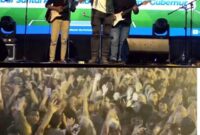 HUMA BETANG NIGHT – Kolase: Pasha Ungu menghibur ribuan masyarakat pada puncak kemeriahan Huma Betang Night di Bundaran Besar Palangka Raya, Sabtu (4/7/2026) malam (atas). Antusiasme warga membuat kawasan Bundaran Besar dipadati lautan penonton hingga akses lalu lintas dari dan menuju lokasi ditutup sementara serta dialihkan oleh petugas (bawah). (foto: Diskominfosantik Kalteng)
