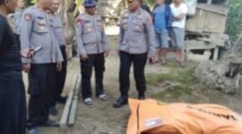 
EVAKUASI KORBAN – Jenazah Aiptu Sumaryanto yang ditemukan di aliran Sungai Katingan, Minggu (5/7/2026) usai dievakuasi . Dengan ditemukannya korban terakhir, operasi pencarian dua anggota Polres Katingan yang sempat hilang resmi dinyatakan selesai. (foto: istimewa)