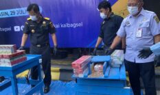 Jutaan Rokok Ilegal dan Minol Dimusnahkan di Kantor Bea Cukai Kalbagsel