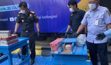 Jutaan Rokok Ilegal dan Minol Dimusnahkan di Kantor Bea Cukai Kalbagsel