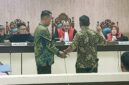 SAKSI BERSUMPAH – Kepala Dinas Pekerjaan Umum dan Penataan Ruang (PUTR) Kabupaten Hulu Sungai Utara (HSU), Amos Silitonga, saat diambil sumpah sebelum memberikan keterangan sebagai saksi dalam sidang dugaan pemerasan dan gratifikasi dengan terdakwa mantan pejabat Kejari HSU di Pengadilan Tipikor Banjarmasin, Kamis (2/7/2026). (foto: Filarianti)


