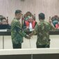 SAKSI BERSUMPAH – Kepala Dinas Pekerjaan Umum dan Penataan Ruang (PUTR) Kabupaten Hulu Sungai Utara (HSU), Amos Silitonga, saat diambil sumpah sebelum memberikan keterangan sebagai saksi dalam sidang dugaan pemerasan dan gratifikasi dengan terdakwa mantan pejabat Kejari HSU di Pengadilan Tipikor Banjarmasin, Kamis (2/7/2026). (foto: Filarianti)


