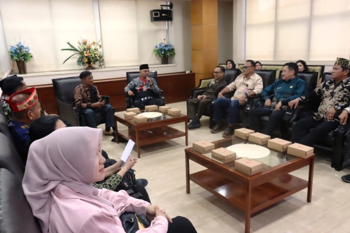 Pertemuan antara DPRD Murung Raya dan Pemkab Kutai Kartanegara (foto: istimewa)